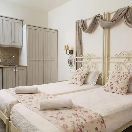 Naxos Petite 3*