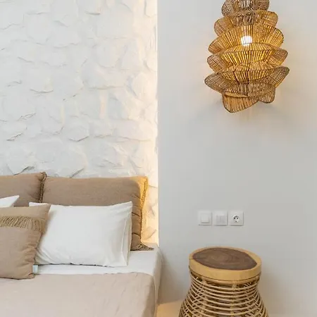 Naxos Petite