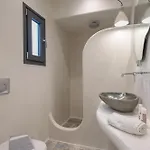 Naxos Petite 3*