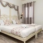 Naxos Petite
