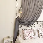 Naxos Petite 3*