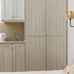 Naxos Petite