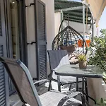 Naxos Petite