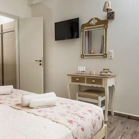 Naxos Petite 3*