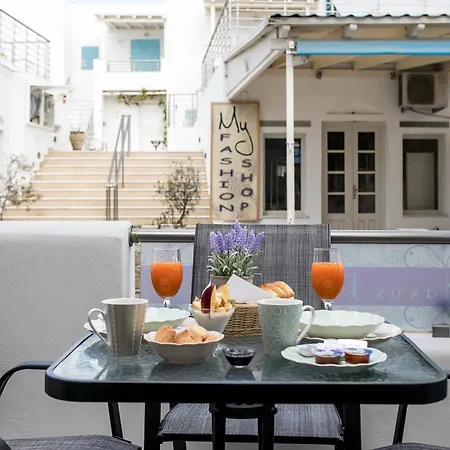 Naxos Petite לינה וארוחת בוקר